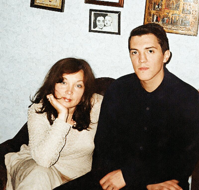 Сын Петр и дочь Татьяна — дети Александры Завьяловой