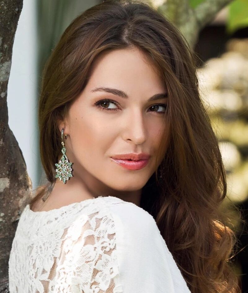 Агния Дитковските.