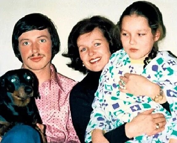 Наталья Фатеева с детьми. Фото: ВокругТВ