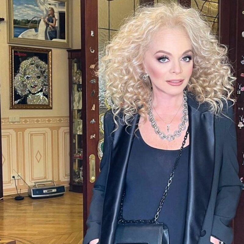 Квартирный скандал и триумф на сцене: как Долина встретила 2026-й?