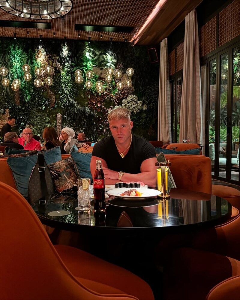 «Мой Дмитрий — магистр экономики»: как сейчас выглядит 43-летний сын 69-летней Натальи Андрейченко