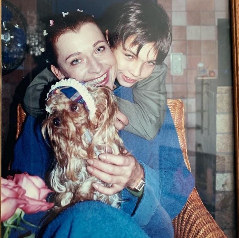 «Мам, ты надолго?»: как сын Алисы Мон, 36-летний Сергей, упрекает мать и живёт за её счёт