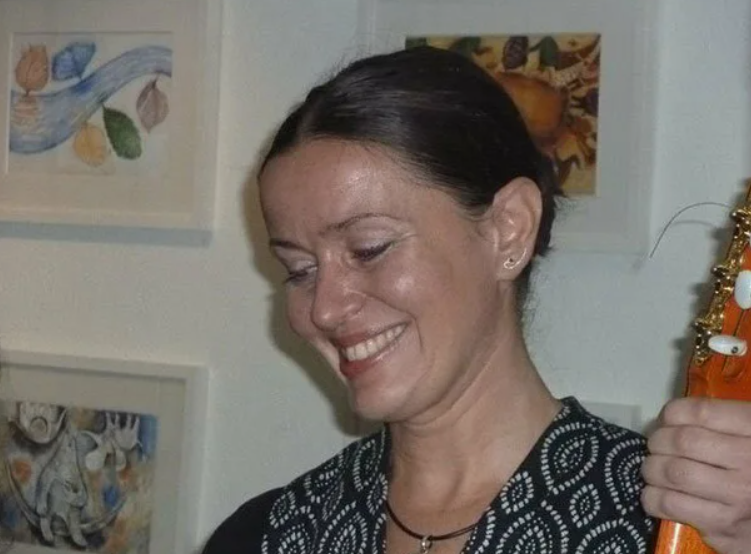 Сестра Константина Хабенского, Наталья, также связала свою жизнь с искусством.