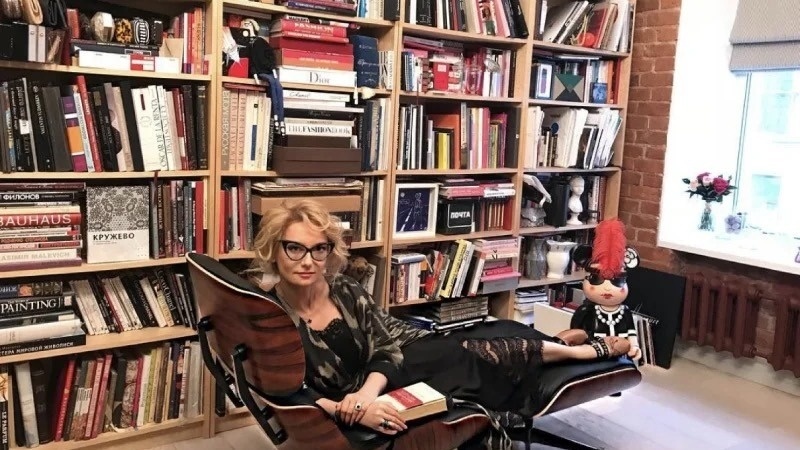 13 лет ремонта: как выглядит квартира Эвелины Хромченко, где каждый предмет «дышит» историей