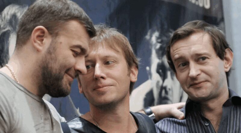 «Не могу сказать, что я стал задирать нос»: как 53-летний Константин Хабенский пережил смерть жены и обрёл счастье с новой семьёй