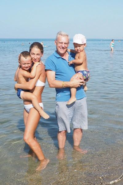 Благодаря появлению на свет младших детей артист бросил пить окончательно и бесповоротно