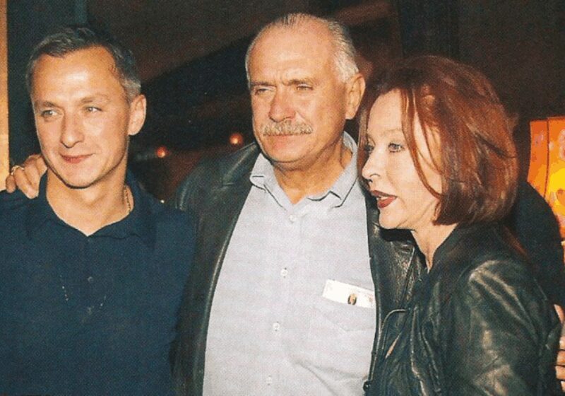 Степан Михалков в детстве с родителями — актрисой Анастасией Вертинской и режиссёром Никитой Михалковым.