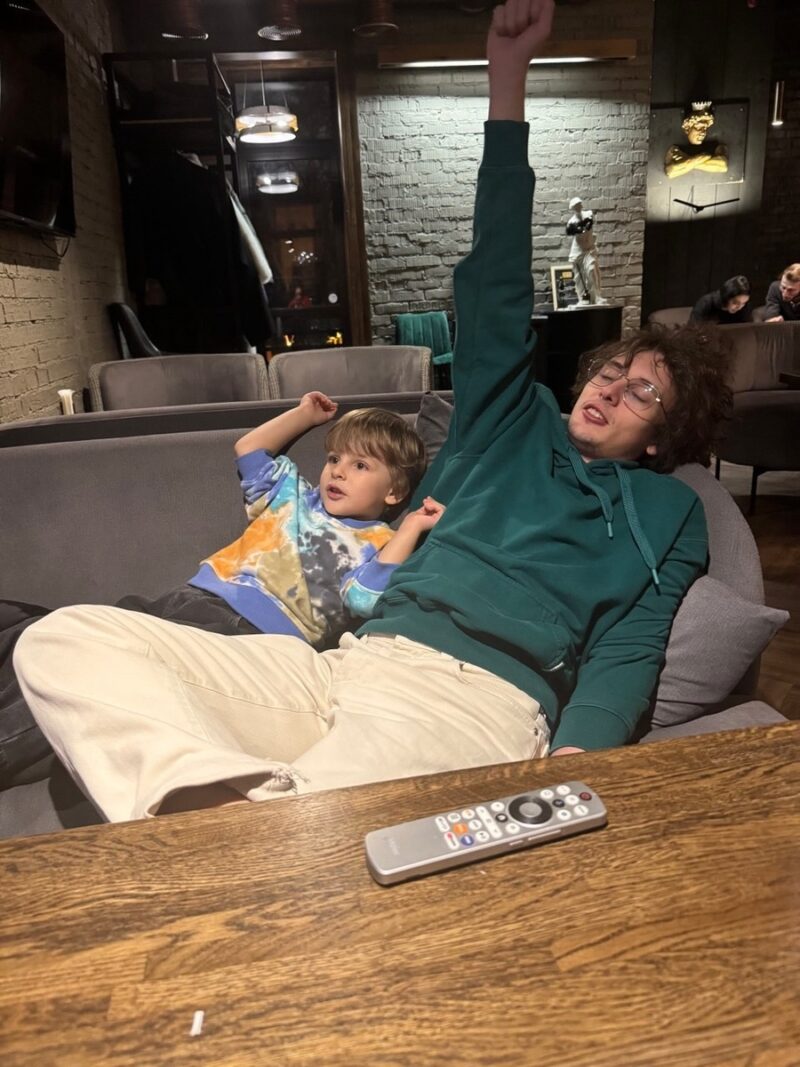 «Лиза и Мартин похожи как две капли воды»: в Сети обсуждают невесту 21-летнего сына Ильи Авербуха