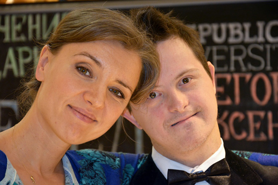 Ксения Алферова усыновила 40-летнего мужчину с синдромом Дауна. 