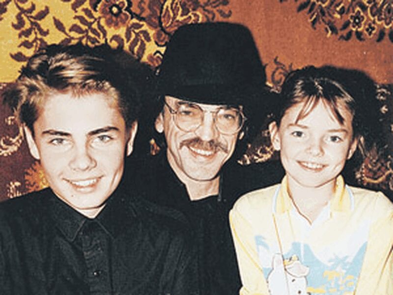 Юная Елизавета Боярская с братом Сергеем и отцом Михаилом