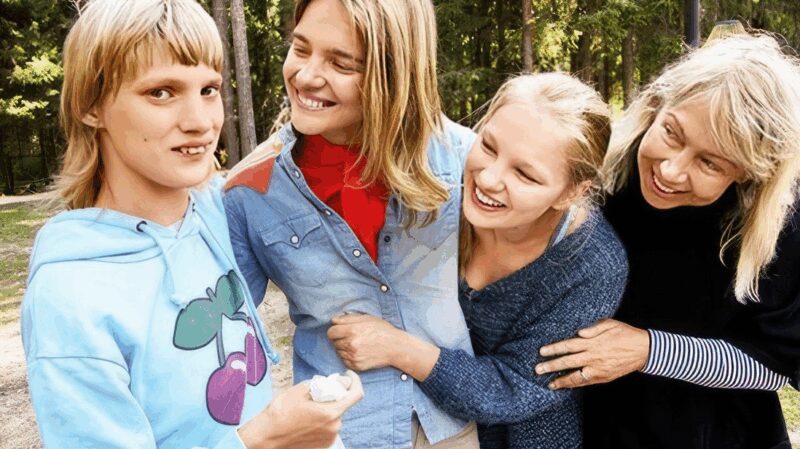 Наталья Водянова с матерью и сёстрами — семья, пережившая многое