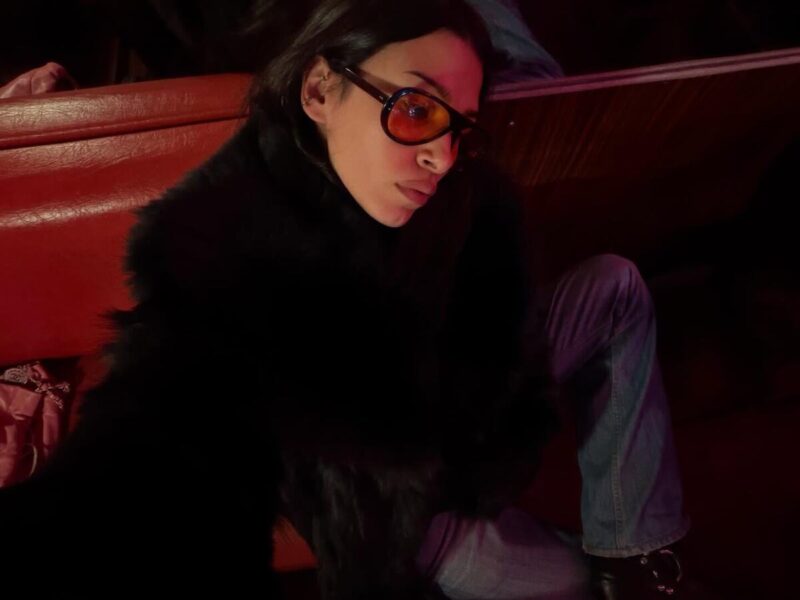 «Она не боится быть собой»: почему 25-летняя падчерица Ивана Урганта живет в США и регулярно вызывает споры