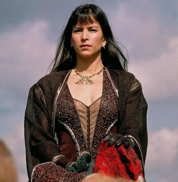 Эффектная схватка Патрисии Веласкес в фильме «Мумия возвращается»