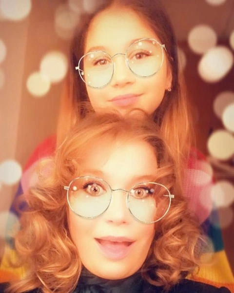 Устинья очень похожа на маму