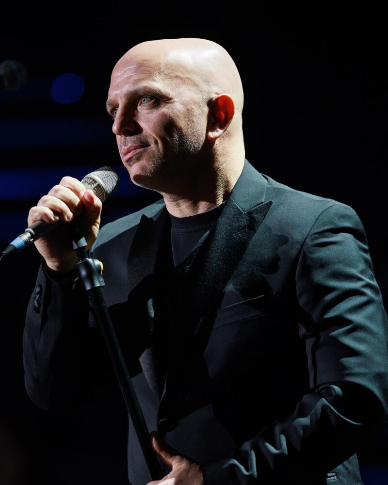 «Я для неё — просто кошелёк»: чем обернулся первый брак Александра Шоуа и как он общается с 25-летней дочерью