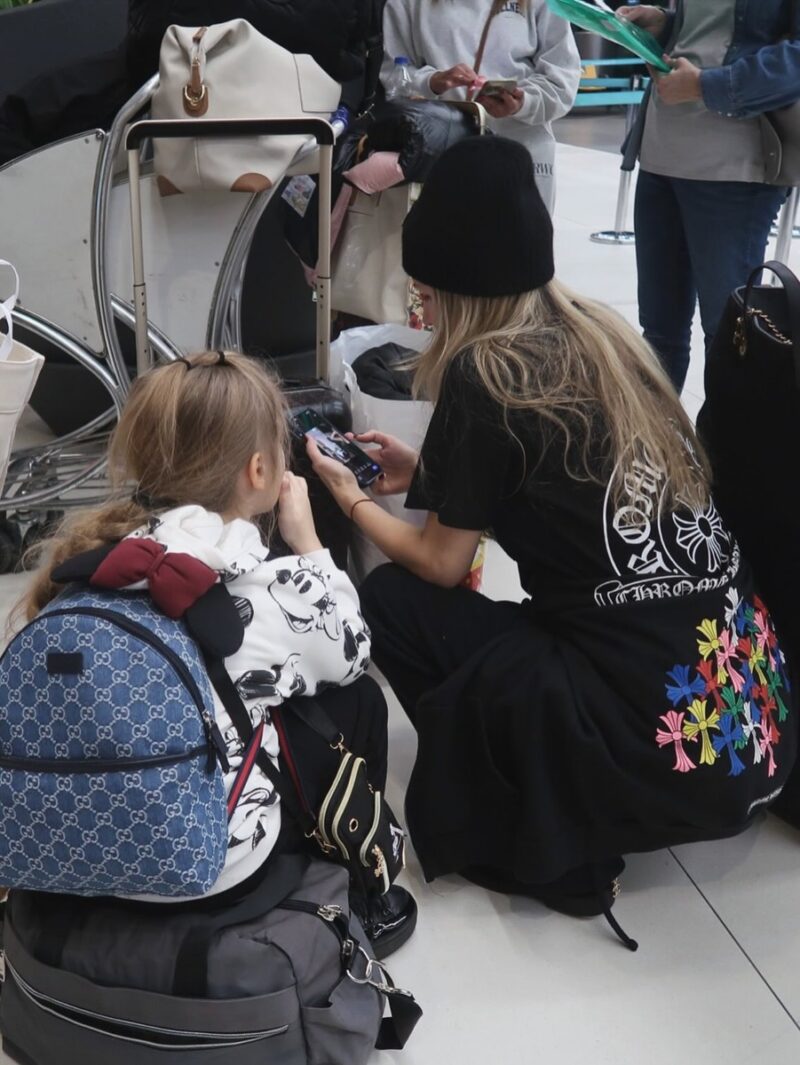 «Евро за чтение книг»: как Светлана Лобода воспитывает дочерей после ухода из шоу-бизнеса и почему прячет младшую