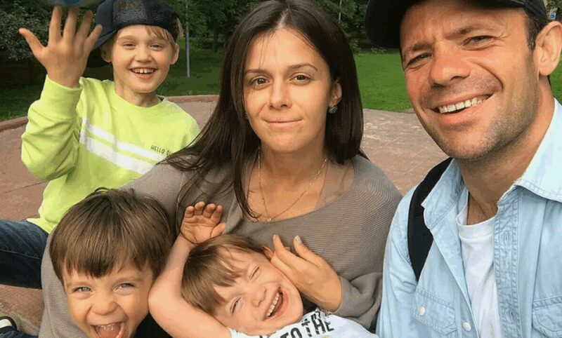 «У меня очень сложный характер»: как 42-летний Артем Осипов тайно женился, усыновил ребенка и стал многодетным отцом