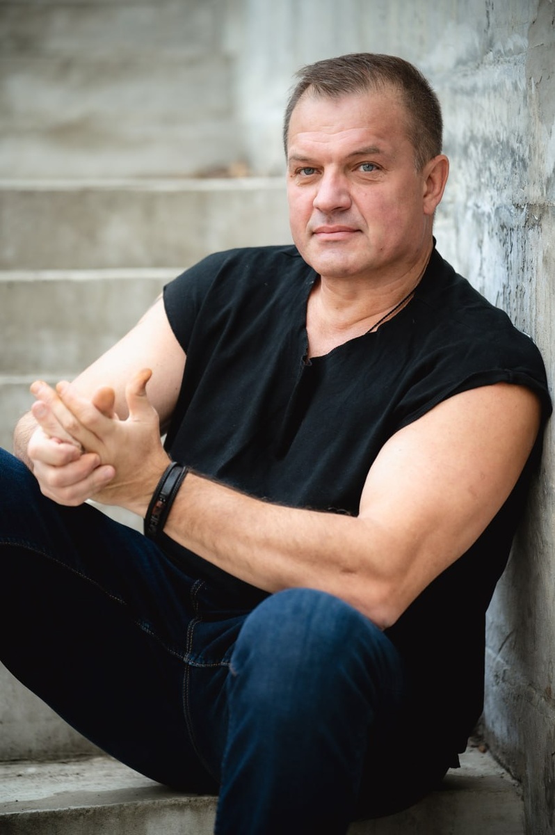 «Один раз виноват был я»: как 57-летний Андрей Биланов, кумир миллионов, остался без ролей и с тремя разбитыми браками