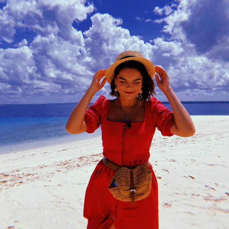 «Слишком высокая планка»: почему 35-летняя внучка Немоляевой до сих пор не замужем, а в сети обсуждают ее карьеру