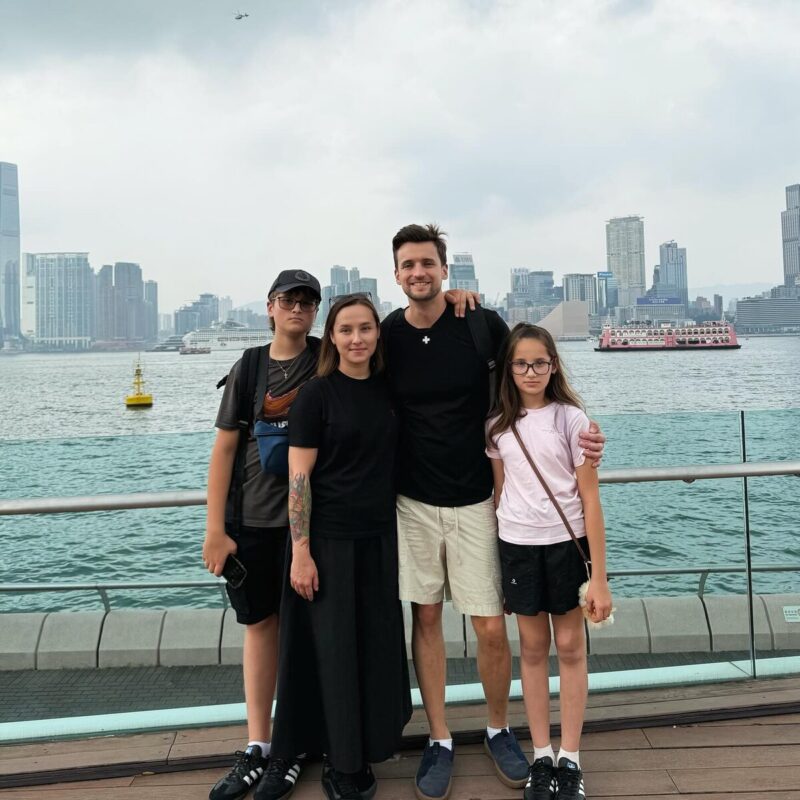 «Нашему “мы” 24 года»: как выглядят дети Дмитрия Колдуна от единственной жены, с которой он вместе с юности