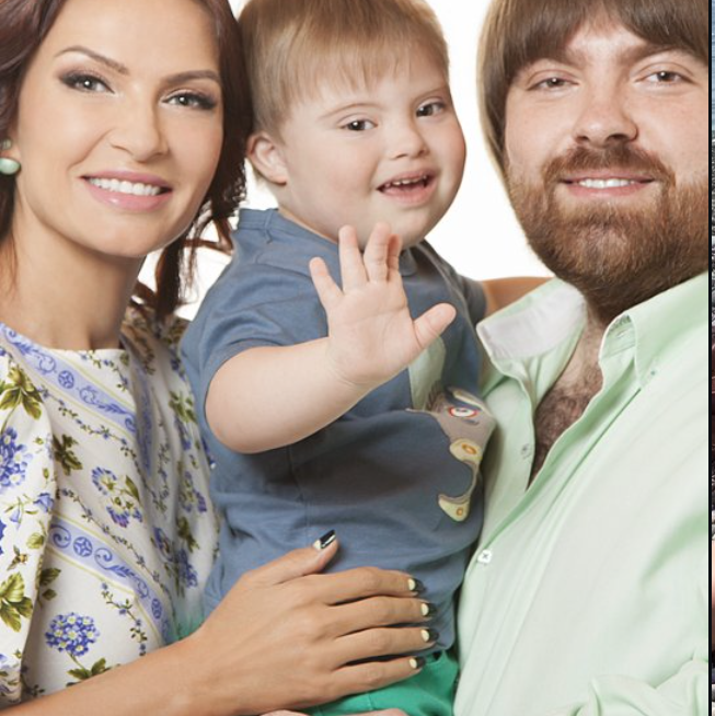 «Ей уже 56, а выглядит на 30!»: каким вырос «солнечный» сын Эвелины Блёданс, которого она родила в 42 года