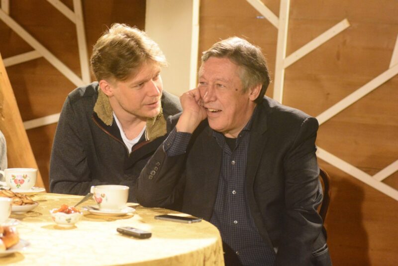 Никита Ефремов с отцом.