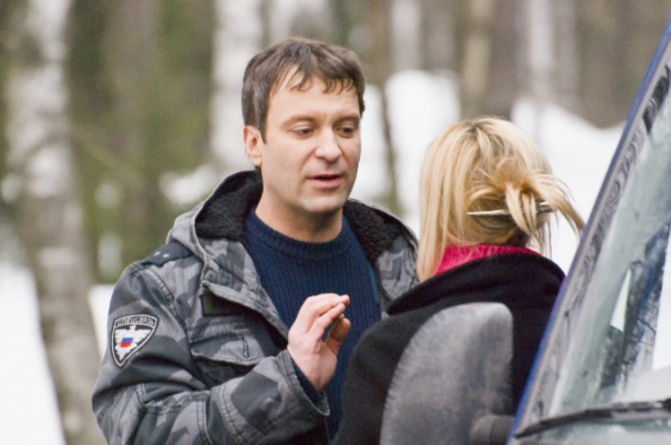 Алексей Федотов в роли лейтенанта Сарочинского в сериале «Груз».