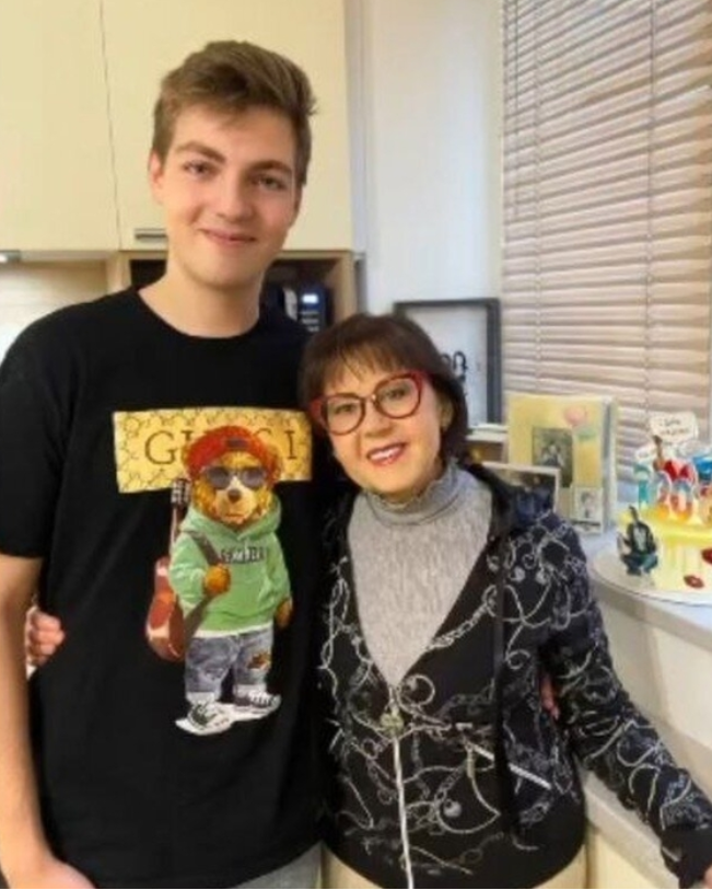 Иван Салогуб, внук Ядвиги Поплавской, с бабушкой.