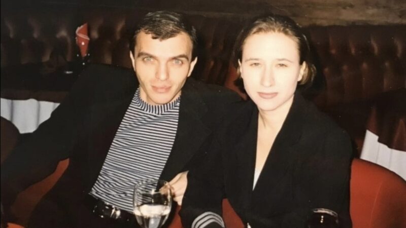 «Я для неё — просто кошелёк»: чем обернулся первый брак Александра Шоуа и как он общается с 25-летней дочерью