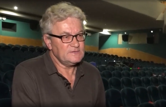 Отец Ярослава Дронова, Юрий, привил сыну любовь к музыке