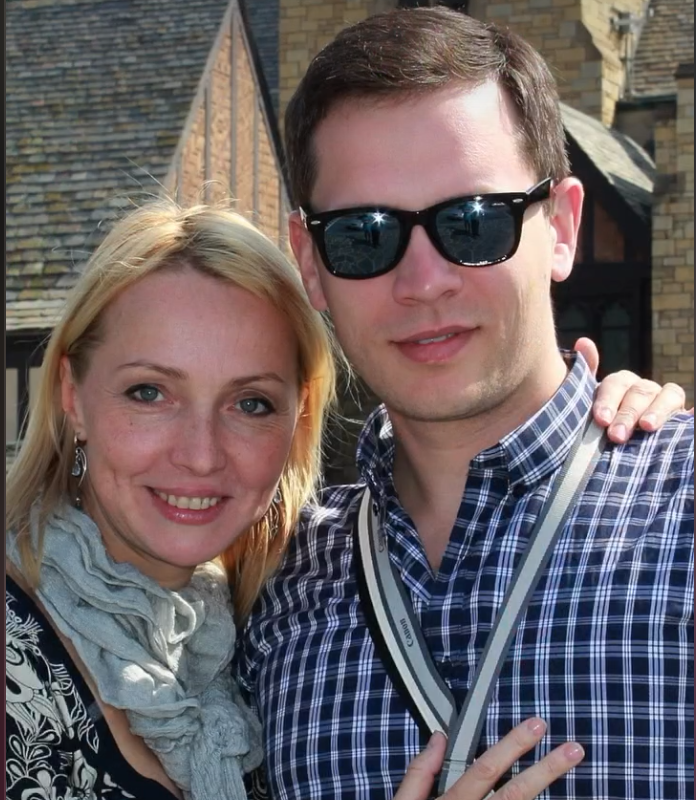 «Её слово — закон»: как 21-летний Асташёнок из «Корней» тайно женился на директоре старше на 13 лет