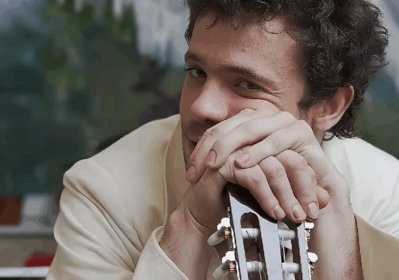 «У меня очень сложный характер!»: актёр Артем Осипов сменил 6 школ, бросил консерваторию и тайно женился на юристе из Белоруссии