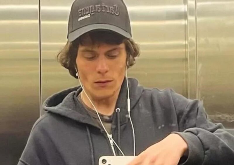 Старший сын Анны Михалковой, Андрей Баков, которому уже 25 лет.