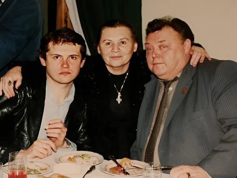 Вячеслав Невинный и Нина Гуляева с сыном.