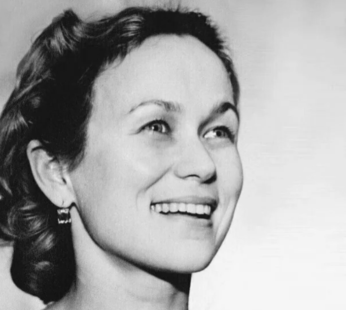 «Ради нее бросали семьи»: почему жизнь Майи Булгаковой, блиставшей на экране и сцене, оборвалась в 62 года