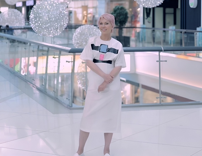 «Зубы словно мешают ей говорить»: как выглядит Ксения Стриж спустя 9 лет после «омоложения» к 50-летию с мужем, моложе на 16 лет