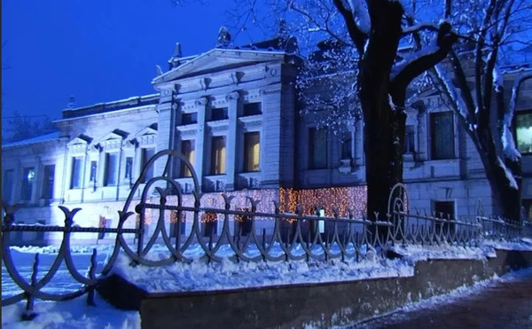 «Там витают духи»: как особняк Стахеева на Новой Басманной превращается в загадочное место «Битвы экстрасенсов»