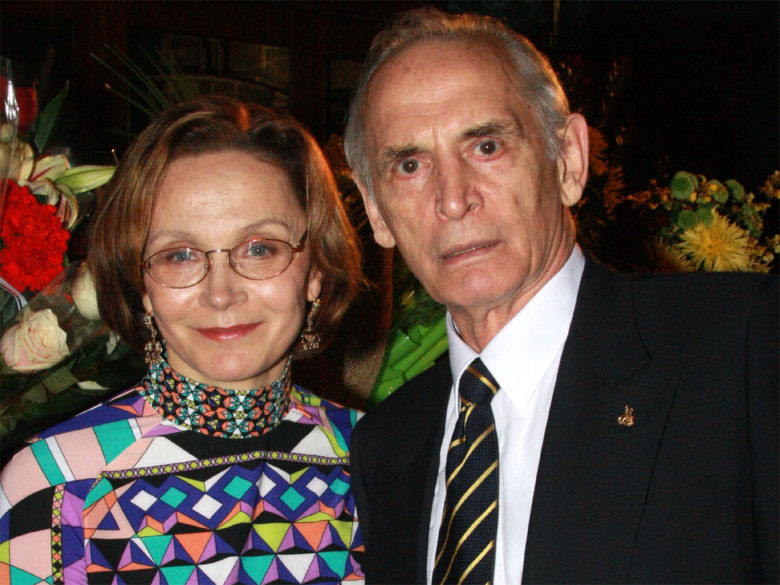 «Он не для галочки»: почему 52-летний сын Василия Ланового женился в 45 и стал главной опорой Ирины Купченко