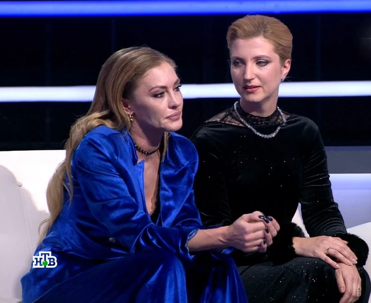 На программе «Секрет на миллион» Анна Казючиц и её новообретённая сестра Анастасия сожалели об отсутствии Татьяны.