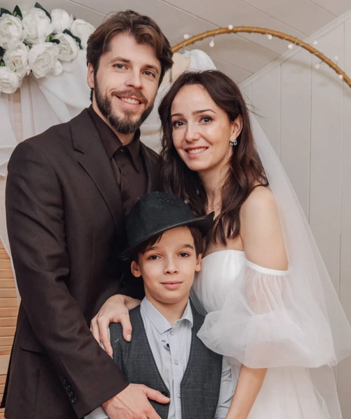 Еще летом 2025-го актриса отказывалась от комментариев о личной жизни, а осенью вышла замуж