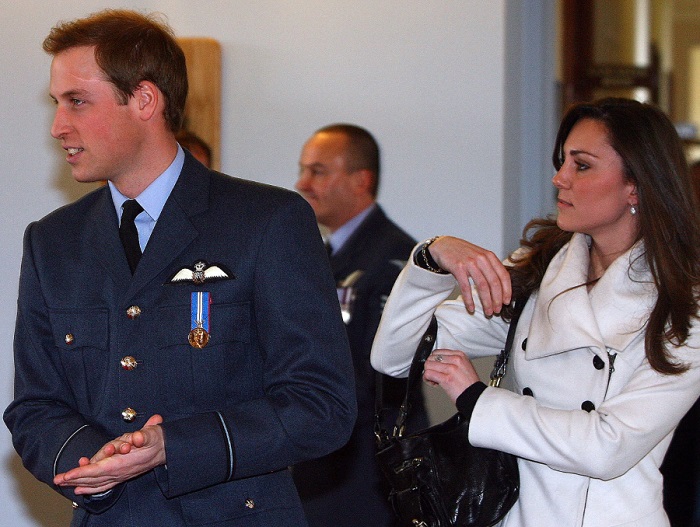 Уильям бросил Кейт по телефону