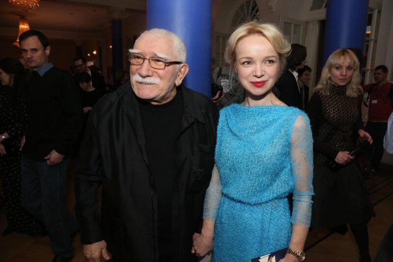 «Без него не смогу быть счастливой»: чем обернулся брак 37-летней пианистки с Арменом Джигарханяном