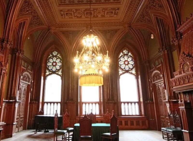 «Там витают духи»: как особняк Стахеева на Новой Басманной превращается в загадочное место «Битвы экстрасенсов»