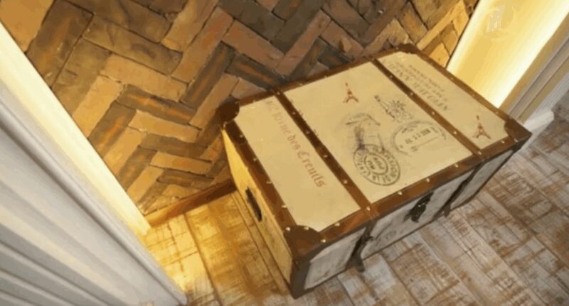 Фреска с изображением сказочного сада, выполненная вручную