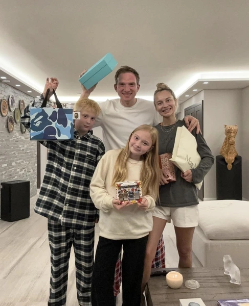 Актер перевез в США всю семью