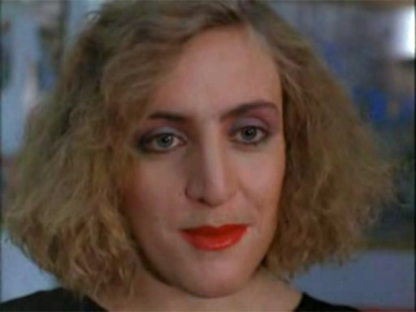 «Счастливой женщине пластика не нужна»: как 61-летняя Оксана Байрак обрела дочь и молодого мужа с разницей в 23 года