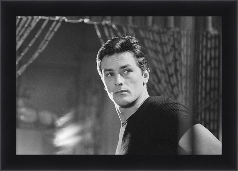 «Я родилась моделью»: как внучка Алена Делона, которую он не признавал 11 лет, покорила мир моды, но сторонится славы