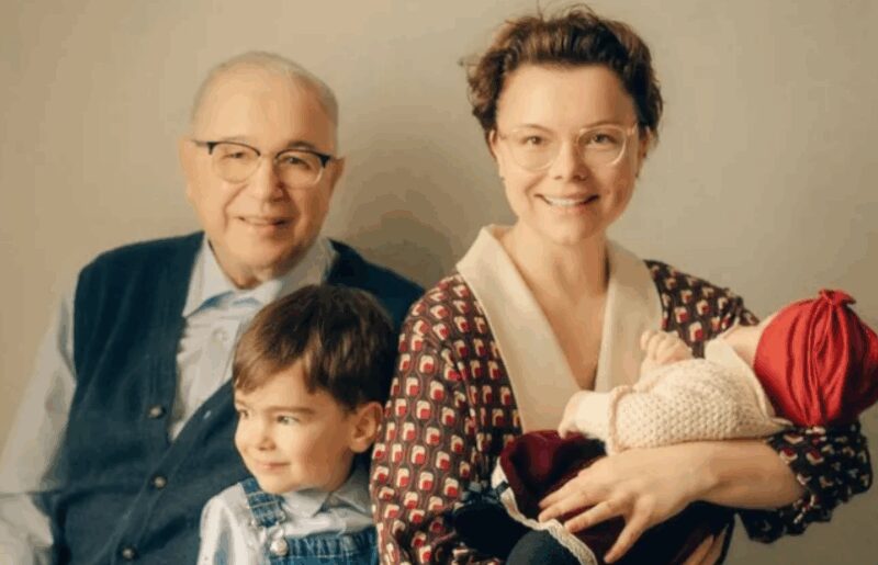 Счастливое семейство Евгения Петросяна и Татьяны Брухуновой с детьми.