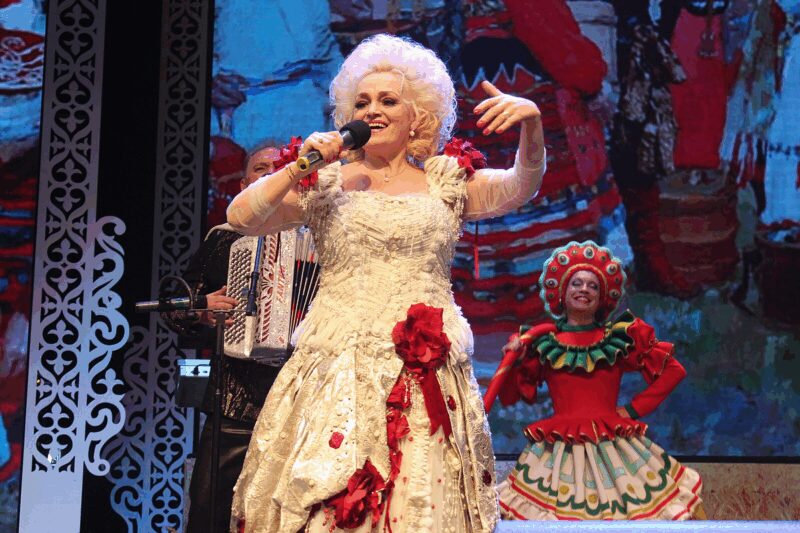 Кадры из шоу «Полный абзац» на Rutube, где Шахназаров высказал свою точку зрения.