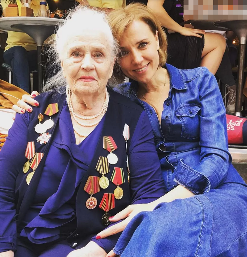 Ксения Алферова и её удивительная бабушка — живой пример истинной красоты и мудрости.